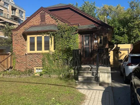 931 Royal York Rd, Toronto, ON M8Y 2V8