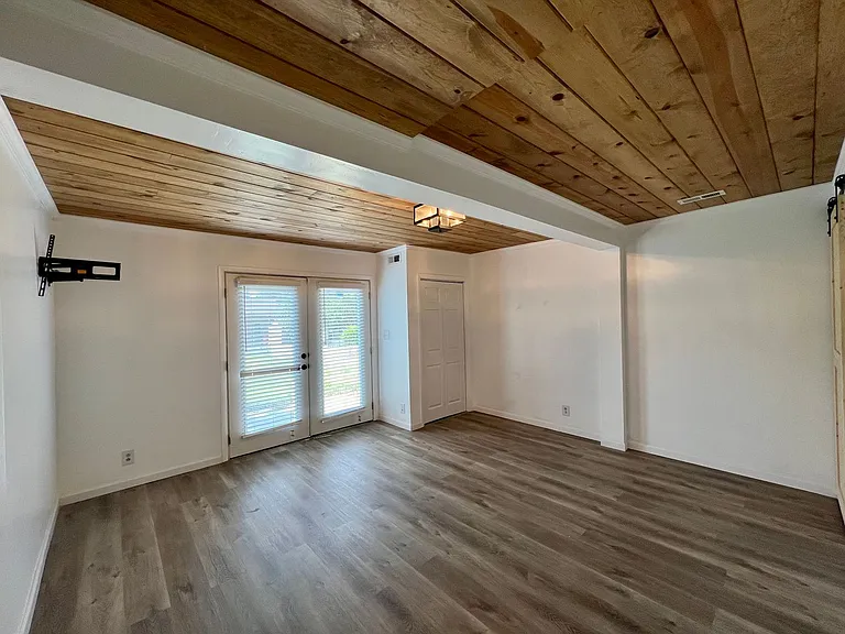 7435 Westridge Dr — Photo 13