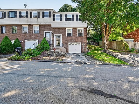 4th image of 24 Cortland Dr W