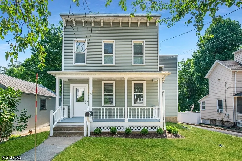 3 bed, 1.5 bath, $3,700 — Photo 1