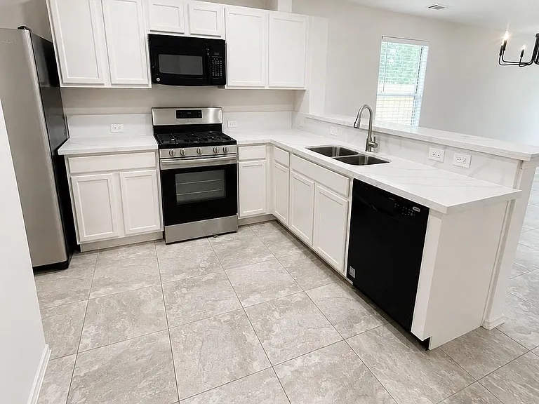 9227 Shaded Pines Dr — Photo 3
