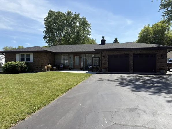 411 Thompson Ave, Winthrop Harbor, IL 60096