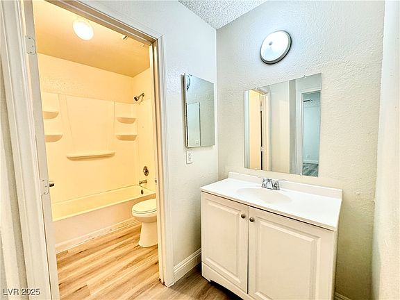 5th image of 5195 Gray Ln
