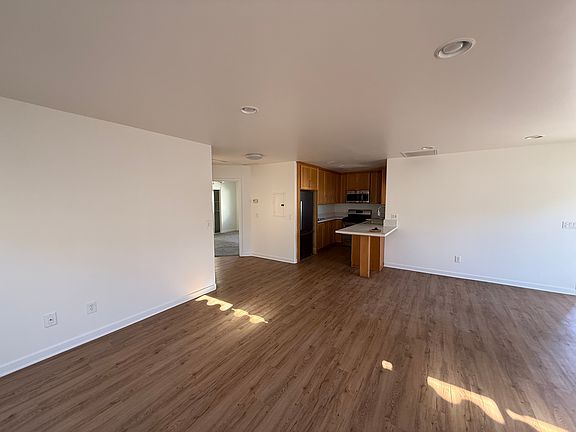 3rd image of 3973 Lamont St