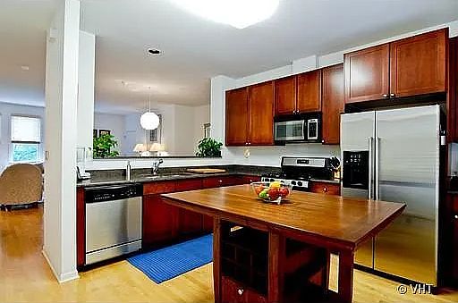 5th image of 1025 N Kingsbury St #1025
