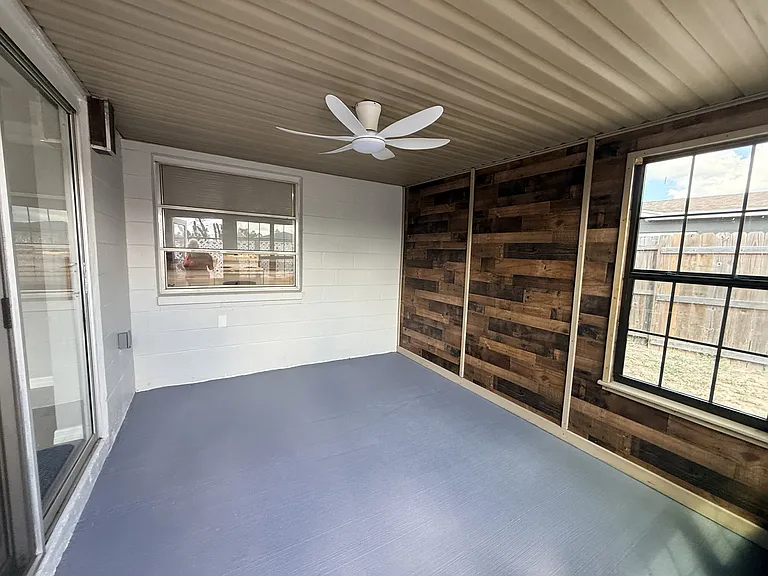 8437 Luray Dr — Photo 17