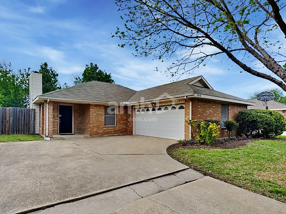 105 S Winding Oaks Dr