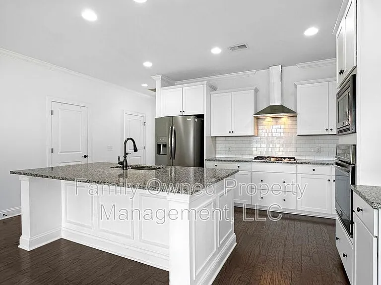 128 Whaler Ave — Photo 9