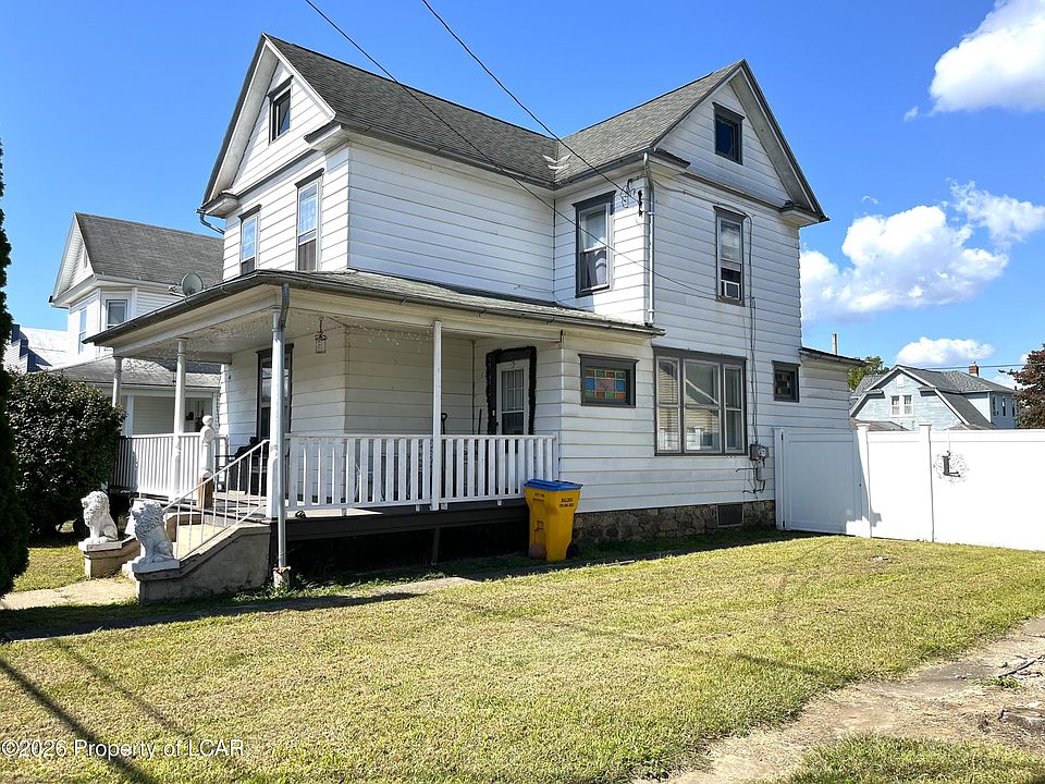 1st image of 531 E 2nd St