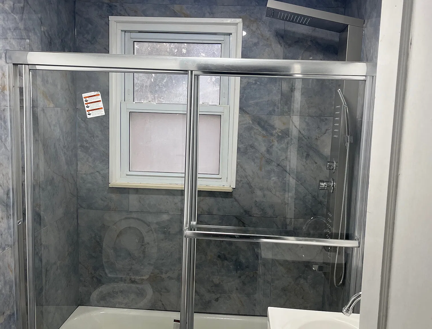 3 bed, 916 sqft, $1,595 — Photo 3