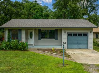 303 E 6th St, Grove, OK 74344