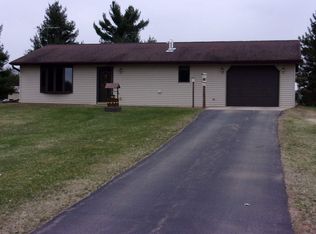 N2685 Edgewood Dr, New London, WI 54961