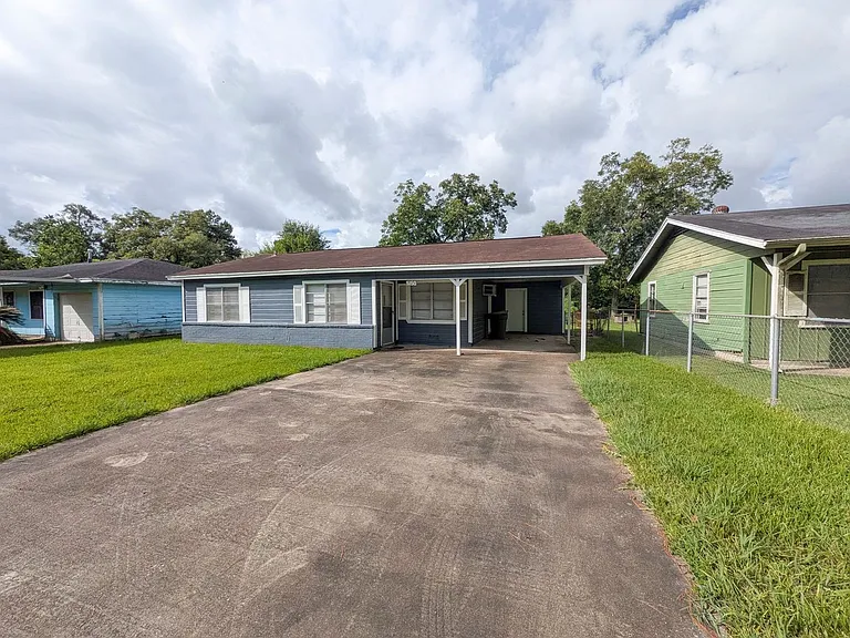 5150 Parkview Dr — Photo 1