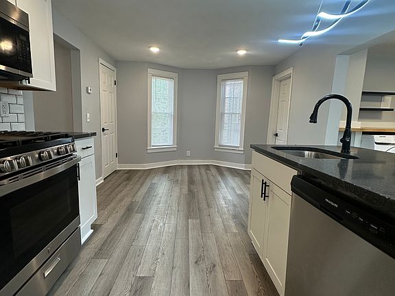 5th image of 402 Hawley Ave