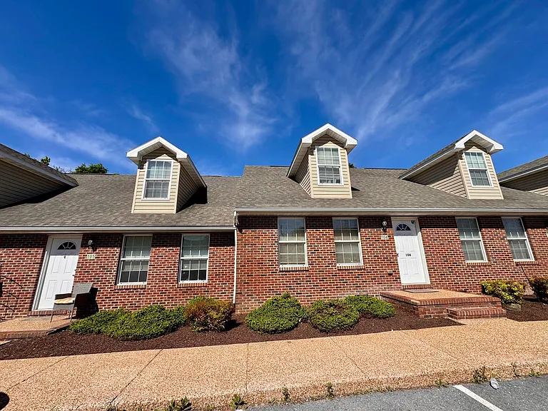 1029 Shenandoah St #103 — Photo 1