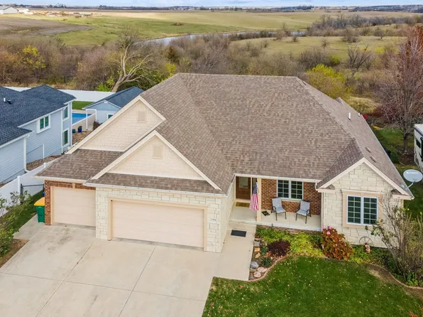 2304 W Henderson Ave, Indianola, IA 50125