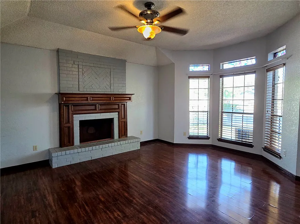 3 bed, 2.0 bath, 1132 sqft, $1,600 — Photo 4