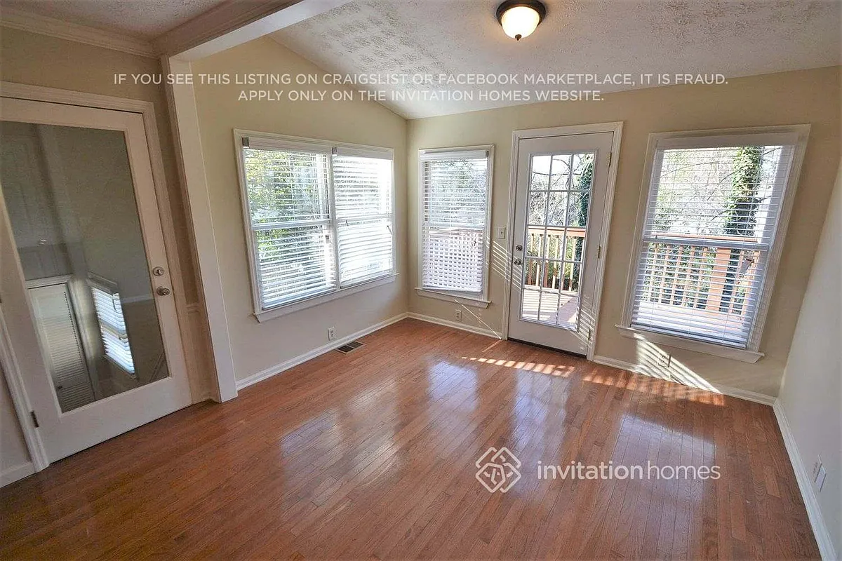Building Photo - 1591 Willow Blf