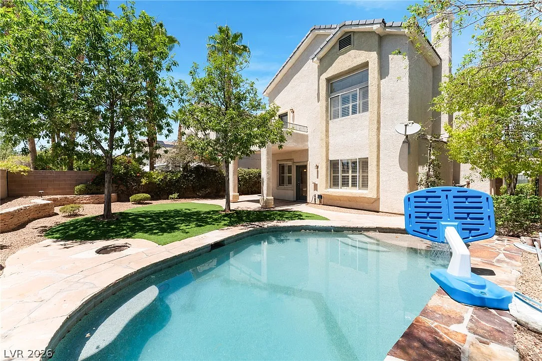 4 bed, 3.5 bath, 2498 sqft, $3,295 — Photo 2