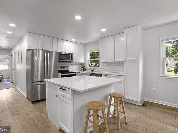 5th image of 9805 Tam O Shanter Dr