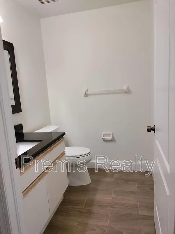 3 bed, 2.5 bath, 1880 sqft, $2,595 — Photo 4