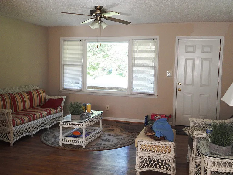 1833 Moncrief Rd — Photo 3