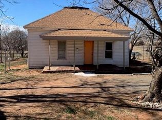 607 N 5th St, Sayre, OK 73662