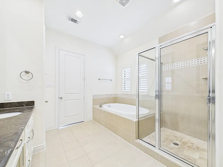 11025 Sherwood Grv — Photo 34