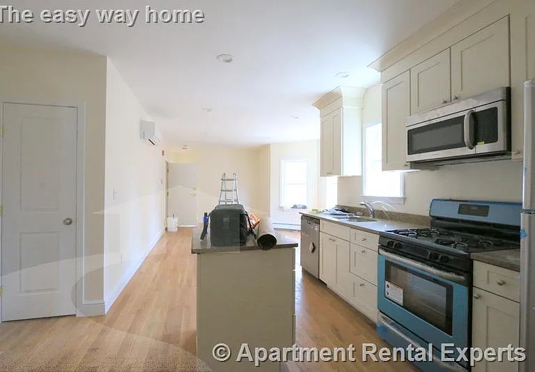 220 Massachusetts Ave #1 — Photo 2