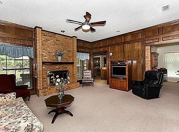2nd image of 305 Lakeshore Dr