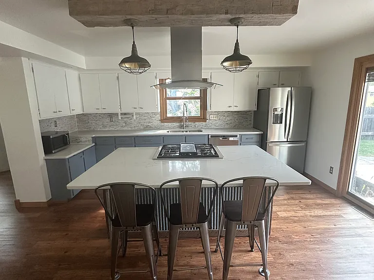3044 Lawndale Dr — Photo 2