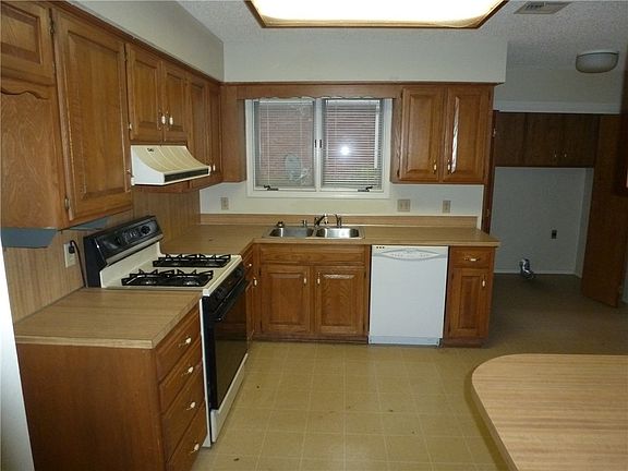 3rd image of 4305 W Olive St
