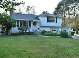 20 Maple Rd, Quaker Hill, CT 06375