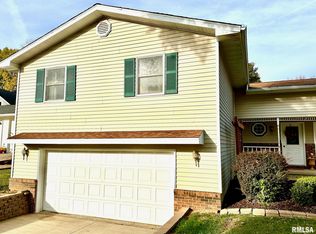 2119B Sequoia Dr, Jacksonville, IL 62650
