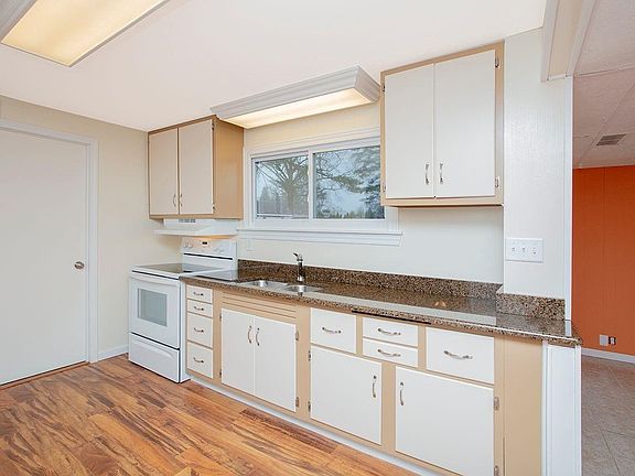5th image of 1117 Brentwood Ave