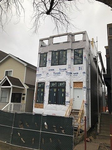 1st image of 3004 N Hoyne Ave