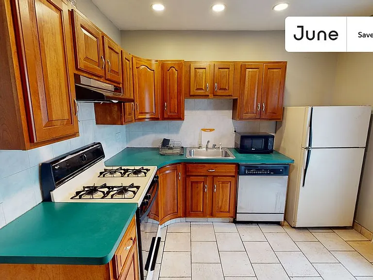 76 Easton St — Photo 2