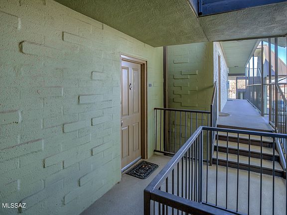 4th image of 931 N Euclid Ave #118