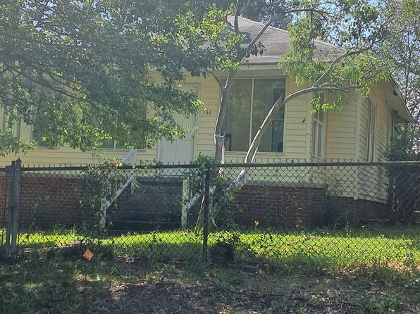 700 Summit Ave
