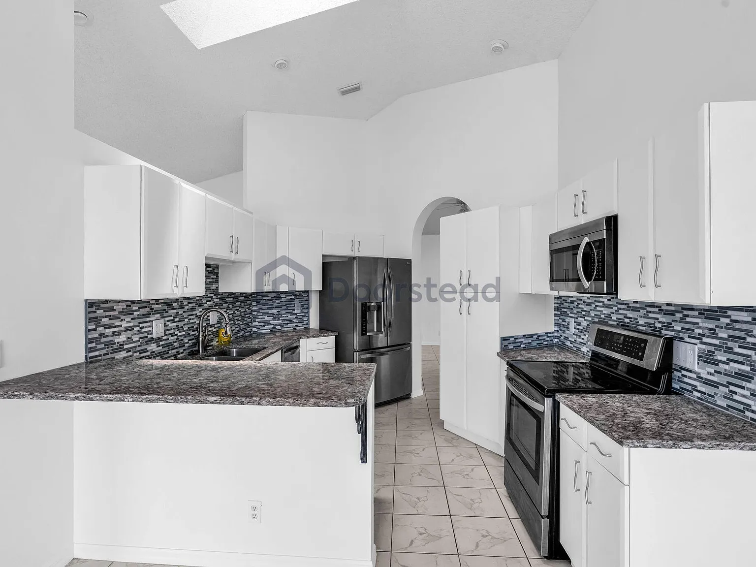 3 bed, 2.0 bath, 1837 sqft, $3,195 — Photo 2