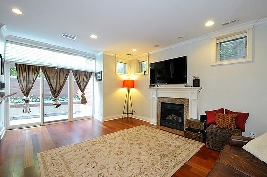 3rd image of 1249 W Melrose St #Ge