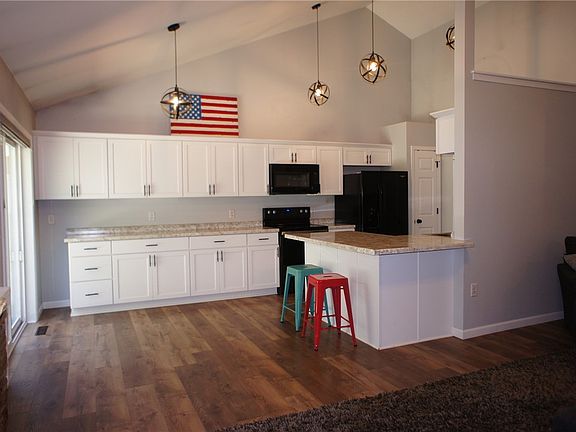 5th image of 338 Prairie Avenue