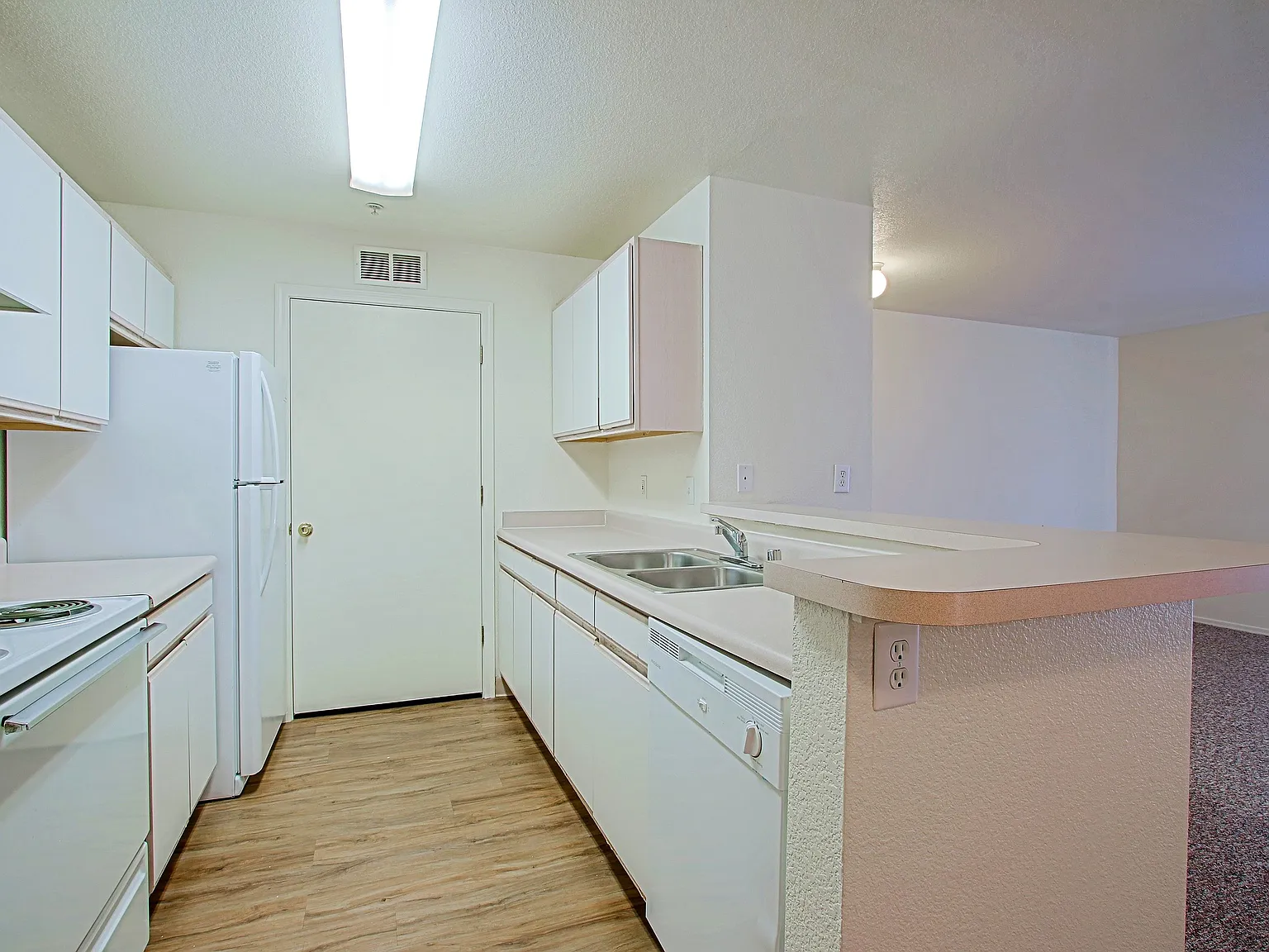 Terracina Apartments — Photo 2