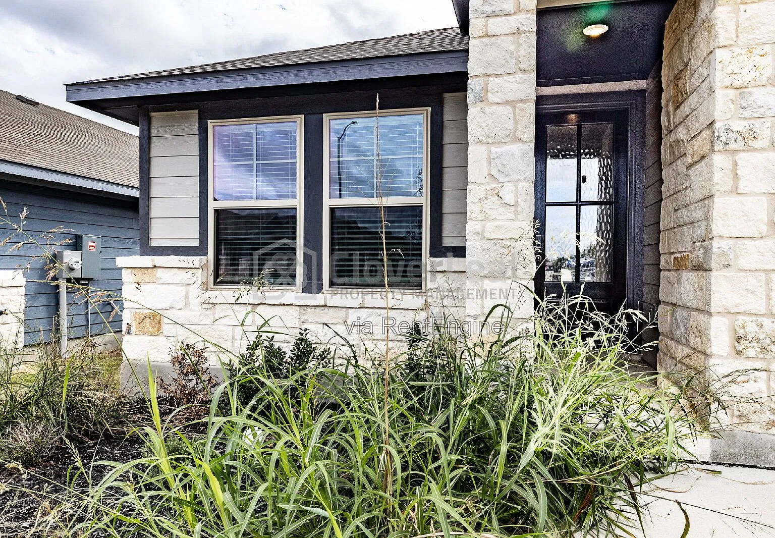 3 bed, 2.0 bath, 1966 sqft, $1,997 — Photo 3