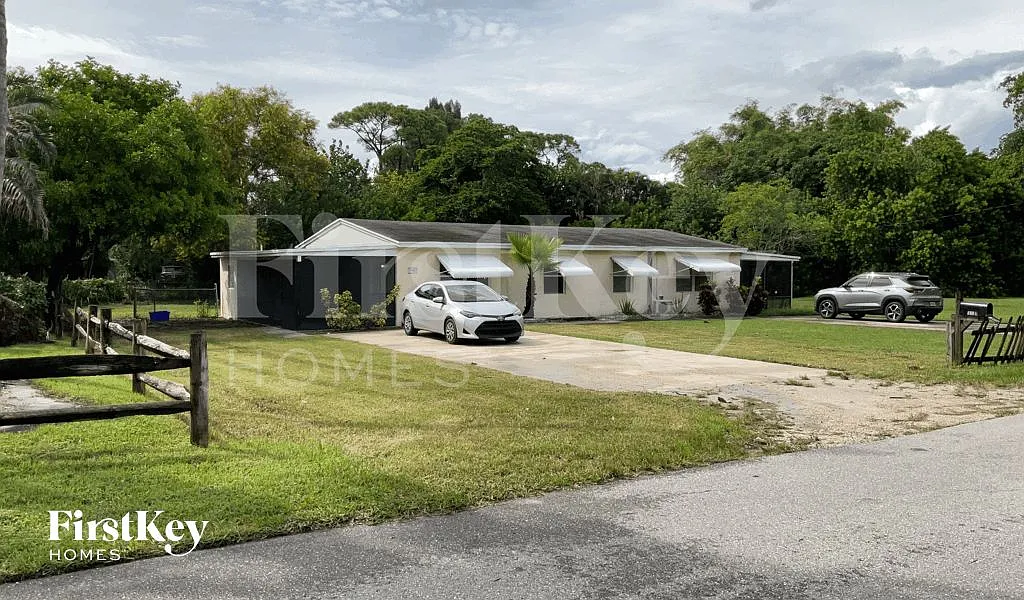 2 bed, 1.0 bath, 744 sqft, $2,170 — Photo 1