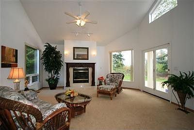 4th image of 23709 Country Dr E