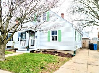 33 Leslie St, Cranston, RI 02910