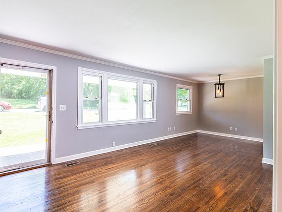 3rd image of 810 Tuckahoe Dr