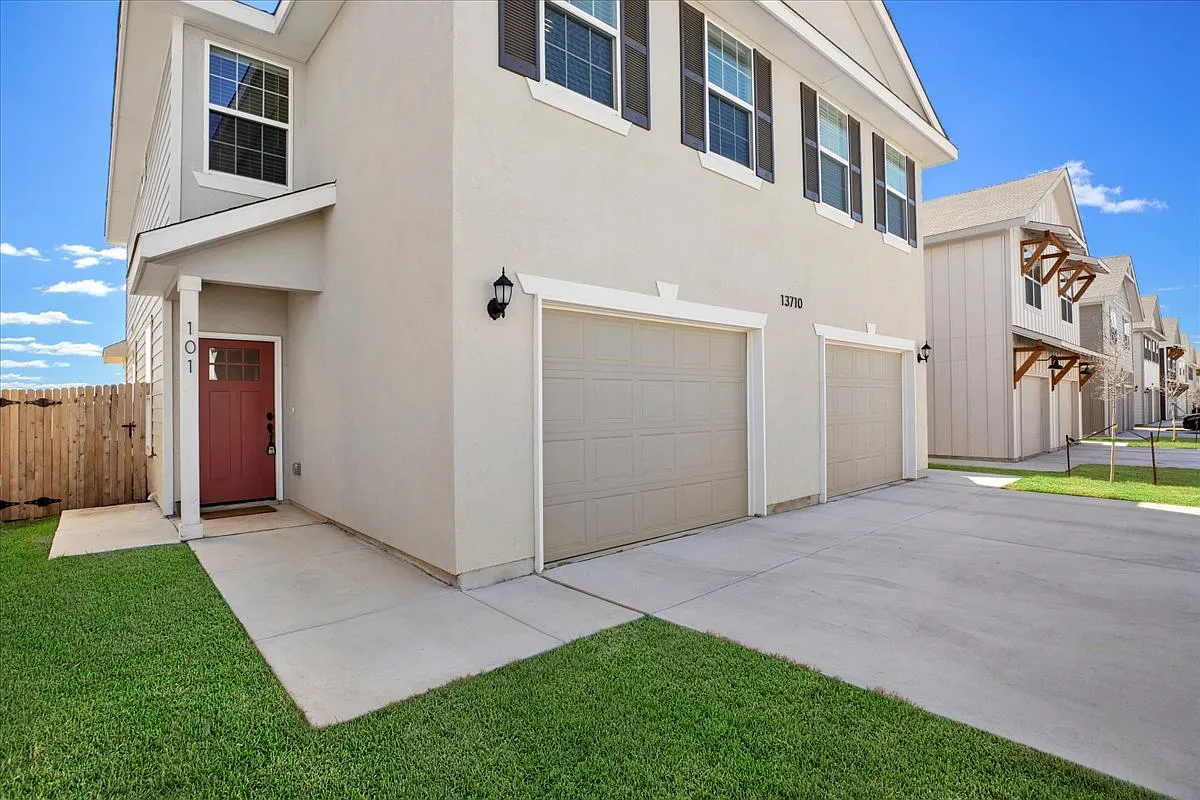 3 bed, 1394 sqft, $1,495 — Photo 1