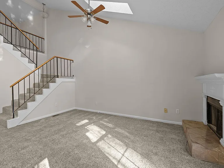9024 Saint Thomas Ln — Photo 10